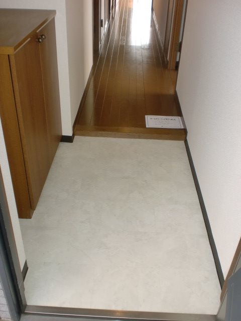 クレール滝山 玄関