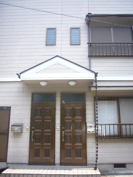 シェモア越仲 玄関