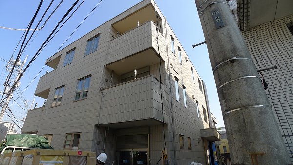 サンスカイ東松原 302号室 外観