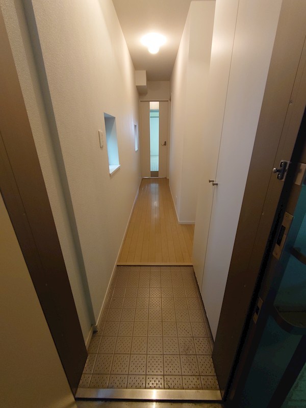 アビラ代沢 玄関