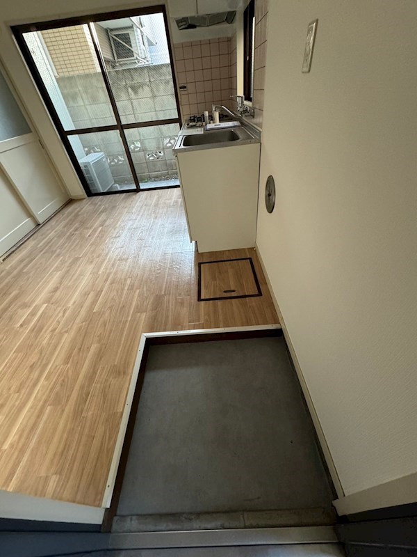 ハイウェル下北 玄関