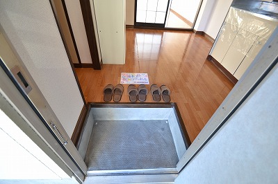 ハイツピープルＡ 玄関