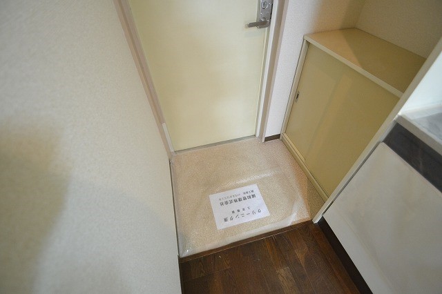 ドミール萩山 玄関