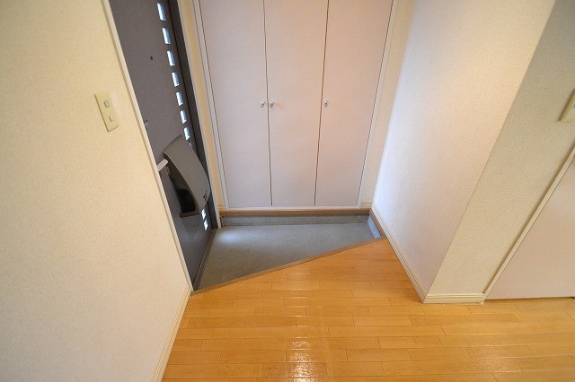サンレイクヒル仲原 玄関