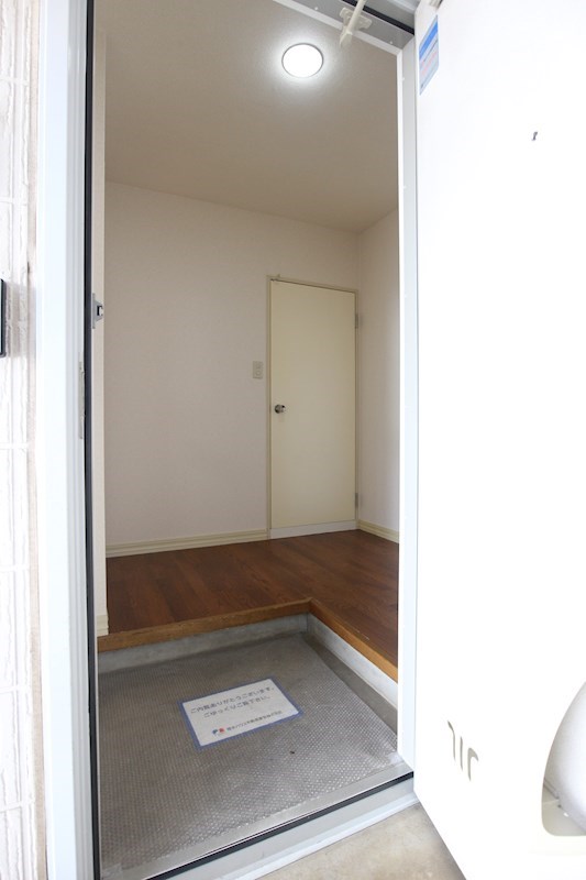 ウインズB 玄関