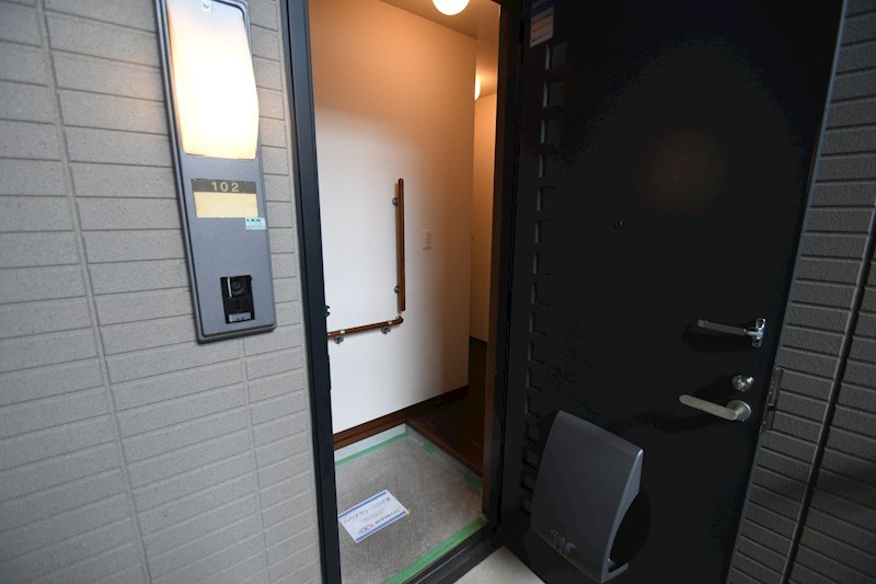 ミラコスタＢ 玄関