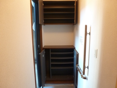 ミラコスタＢ 玄関