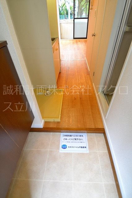 レミントンテラスＢ 玄関