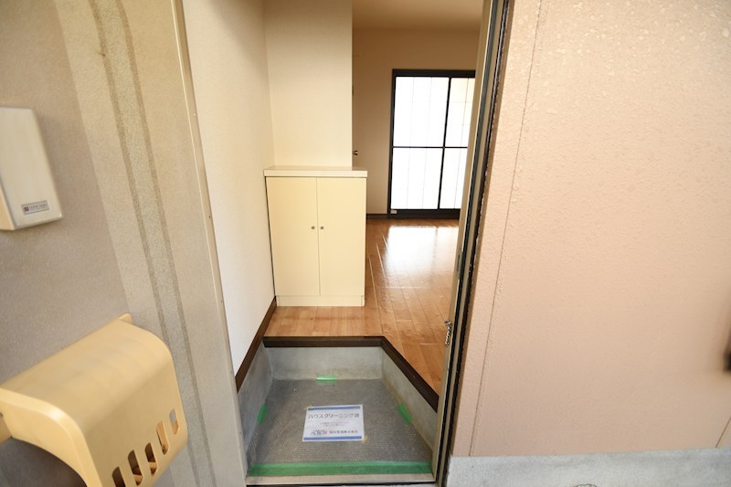 エスティーヌみよし 玄関