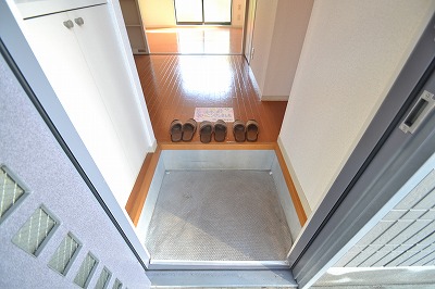 オリンピアＢ 玄関