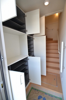 Ｊｕｖｅｎｉｌｅ　Ｓｏｌ（ジュベニール　ソール） 玄関