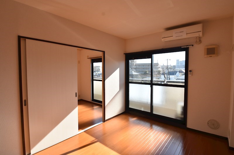 パールウチデ リビング