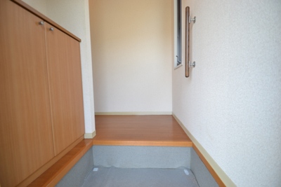 ピアッツァ梅の原Ｃ 玄関