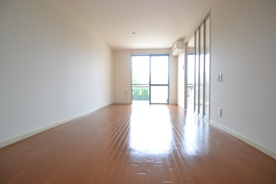 ピアッツァ梅の原Ｃ リビング