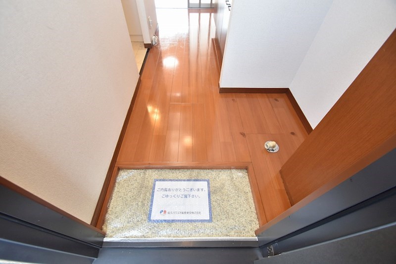 ソレーユＢ 玄関