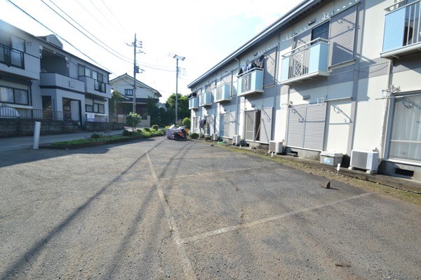 ユーハイツ岸野 駐車場