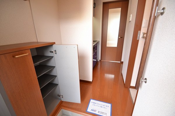 ファミールメゾン 玄関