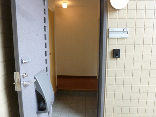 ファミーカルム 玄関