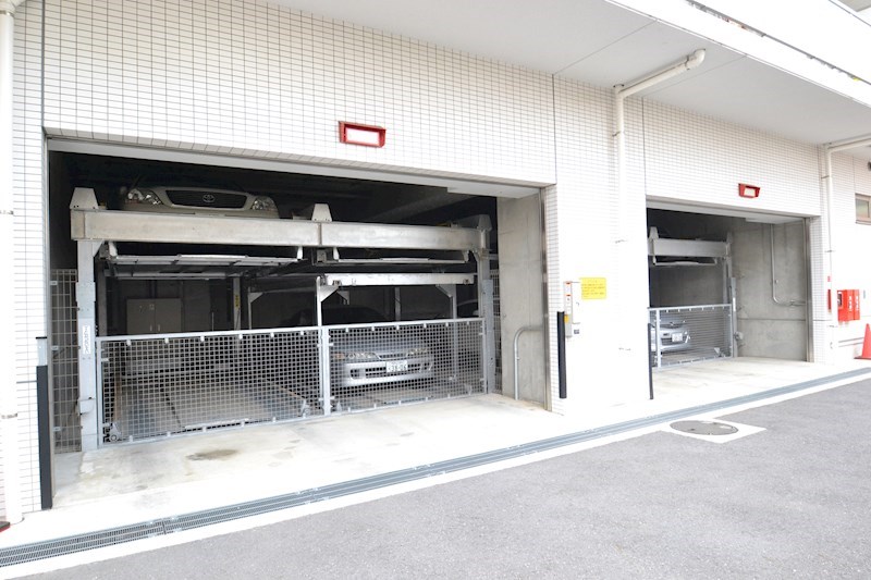 シャーメゾンステージ日野 駐車場