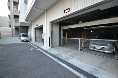 シャーメゾンステージ日野 駐車場