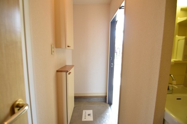 シャトル小谷田 玄関