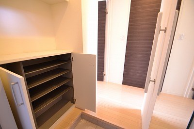 ピアッツァ梅の原Ｄ 玄関