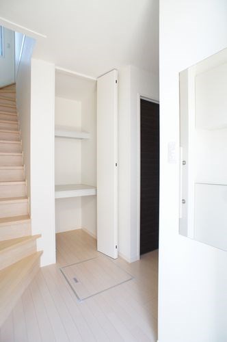 プレジール田町 玄関