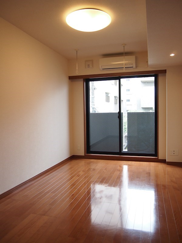 ルーブル早稲田六番館 リビング