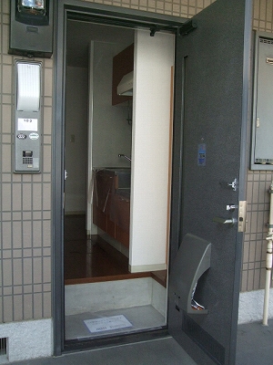 サイプレス 玄関