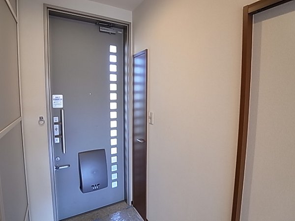 ヴァン　キャトル 玄関