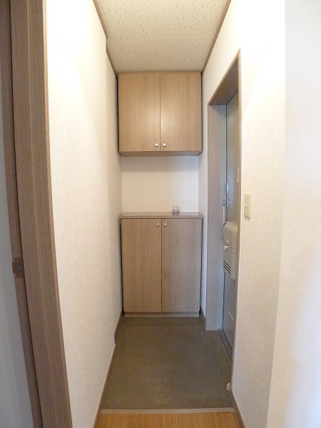 メゾンヤマリ３ 玄関