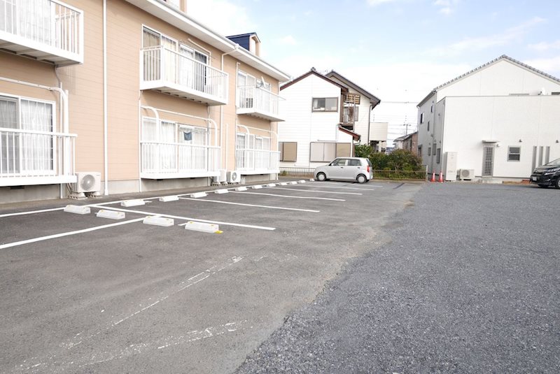 メゾン澤畑 駐車場