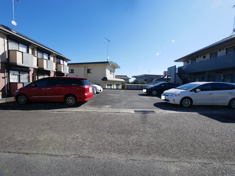 シャルムA 駐車場