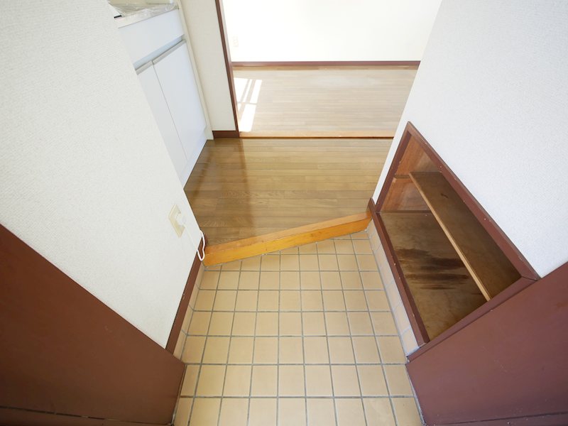 ハイツくれよん 玄関