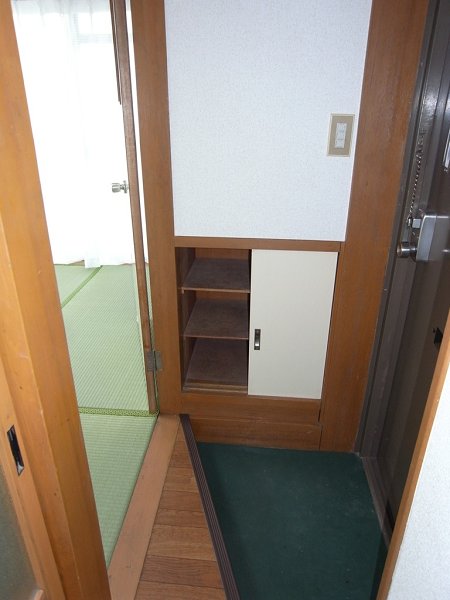 フラット中村北 玄関