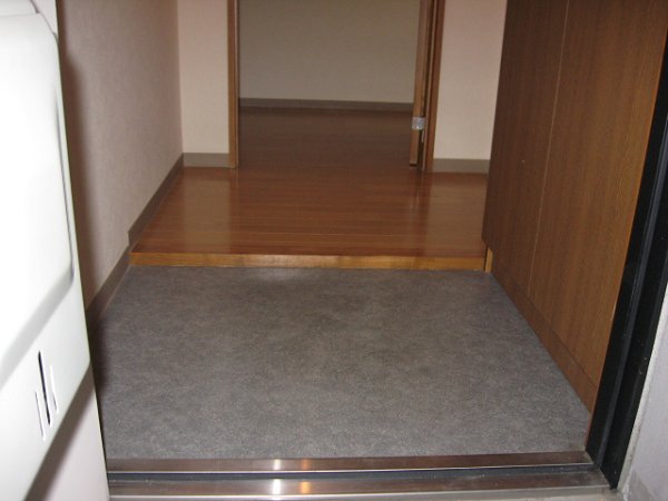 華美が丘六番館 玄関