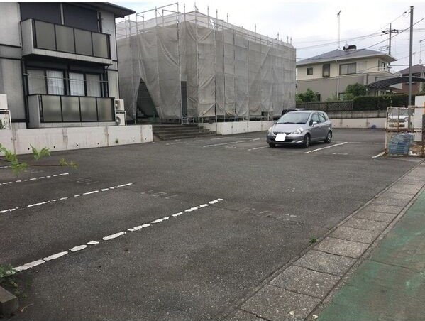 ノーブルクロードⅡ 駐車場