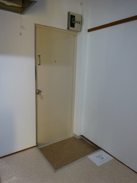 真田ビル 玄関