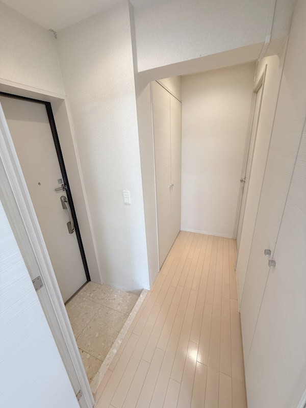 アヴィターレ小山 玄関