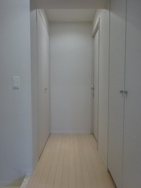 アヴィターレ小山 玄関