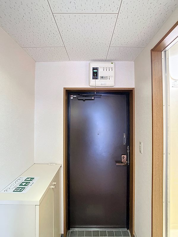 ＣＵＳＴＯＭ中島 玄関