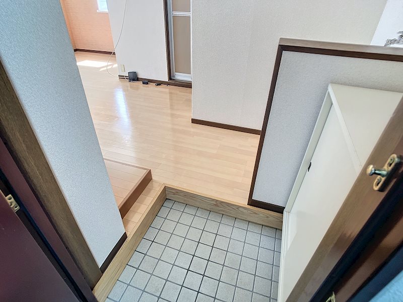 シャルム八幡 玄関