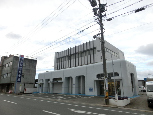 シャルム八幡 銀行