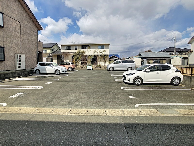 イーグルハイツ 駐車場