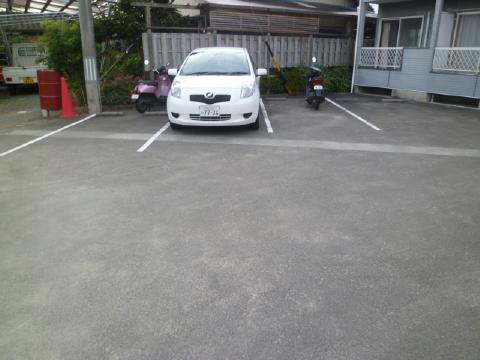 ハイツ・シェル・ド・ポメ 駐車場
