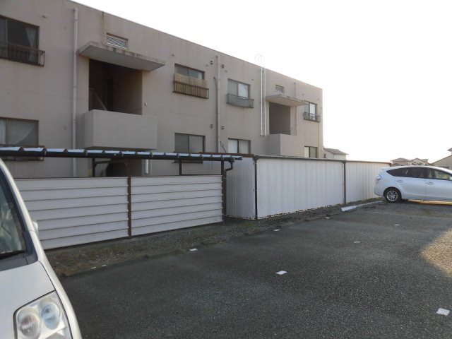 ハイツ藤森 駐車場