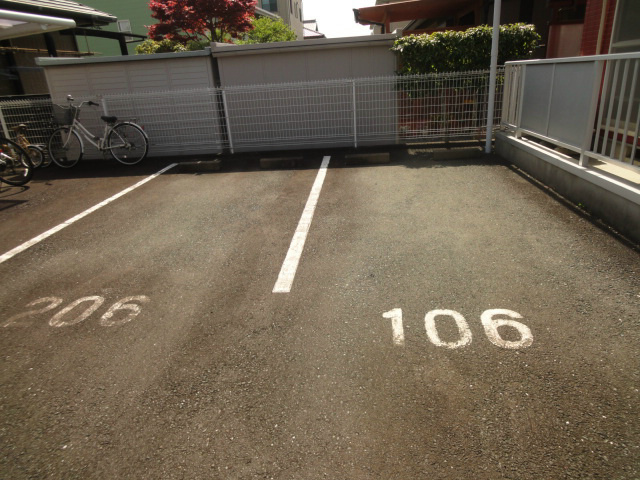 ラフォーレ半田 駐車場