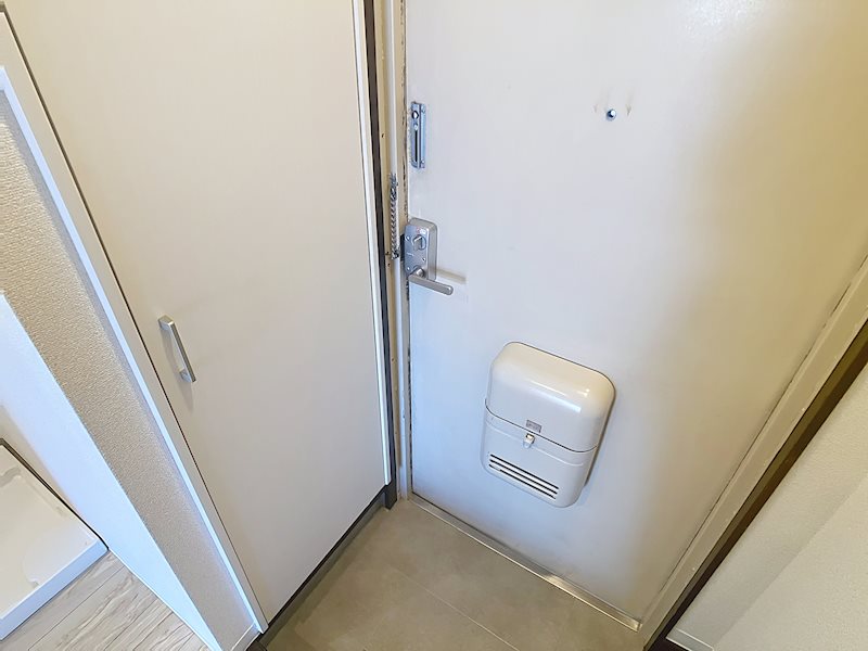 ロイヤル中泉 玄関