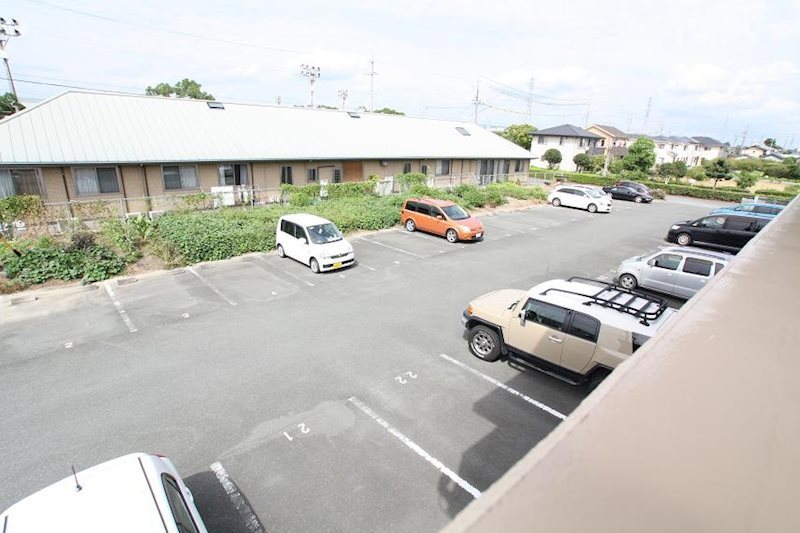 クラウンハイツ 駐車場