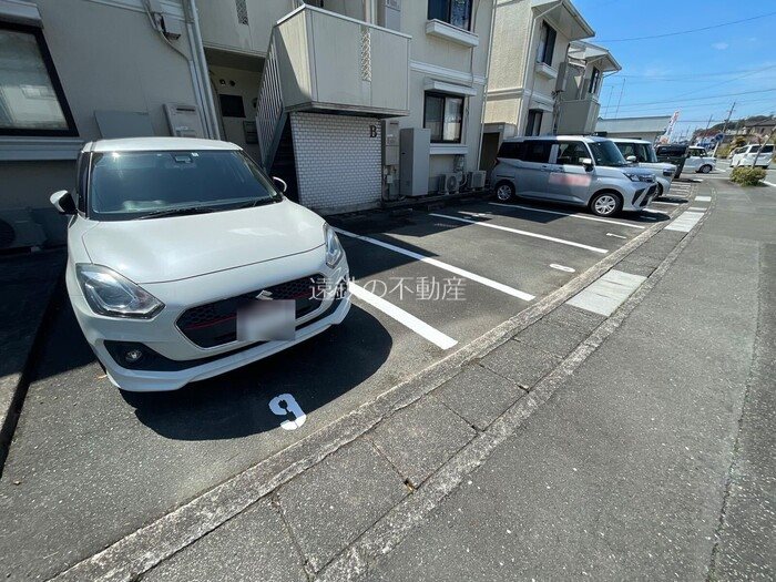 セジュールエイトＢ 駐車場